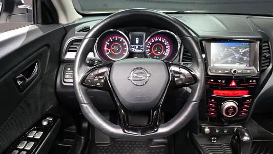 KG Mobility 티볼리 에어 1.6 RX 2WD 2017 12