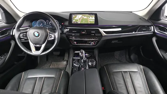 BMW 5 Series (G30) 520i 2019 6