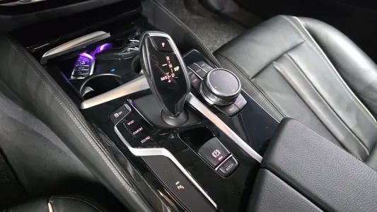BMW 5 Series (G30) 520i 2019 8