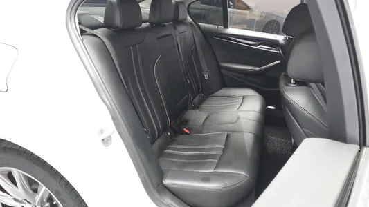BMW 5 Series (G30) 520i 2019 10