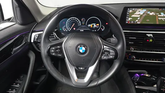BMW 5 Series (G30) 520i 2019 12
