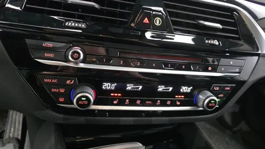BMW 5 Series (G30) 520i 2019 16