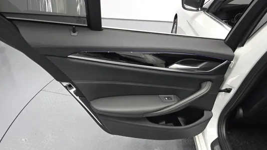 BMW 5 Series (G30) 520i 2019 25