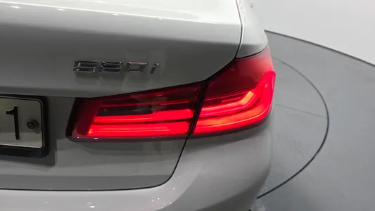 BMW 5 Series (G30) 520i 2019 23