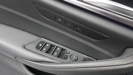 BMW 5 Series (G30) 520i 2019 27
