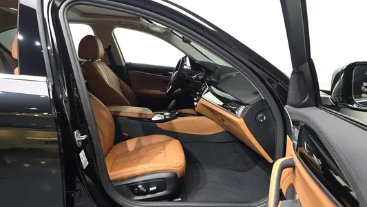 BMW 5 Series (G30) 520i 2020 11
