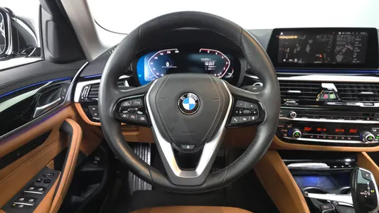 BMW 5 Series (G30) 520i 2020 13