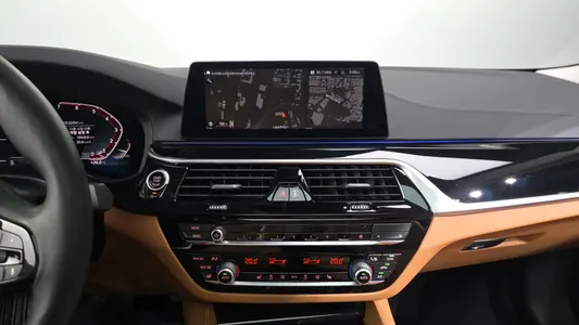 BMW 5 Series (G30) 520i 2020 14