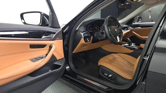 BMW 5 Series (G30) 520i 2020 10