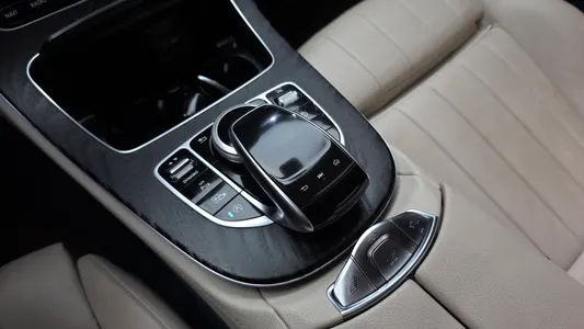 Mercedes-Benz E-Class W213 E220d 2020 28