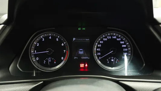 Hyundai (DN8) 2.0 LPG() 2019 8