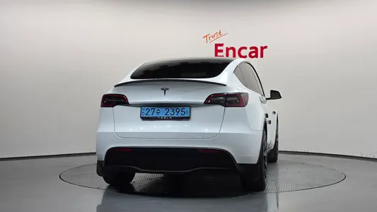 Tesla Y RWD 2023 4