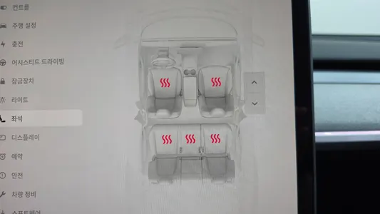 Tesla Y RWD 2023 17
