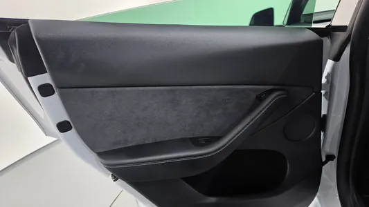 Tesla Y RWD 2023 25