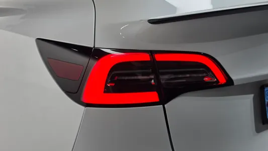 Tesla Y RWD 2023 23