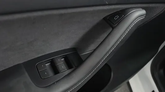 Tesla Y RWD 2023 28
