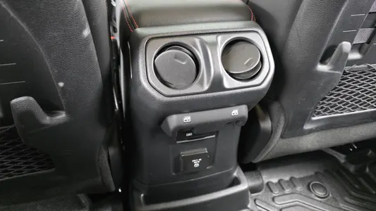 Jeep (JL) 2.0 4 2021 19