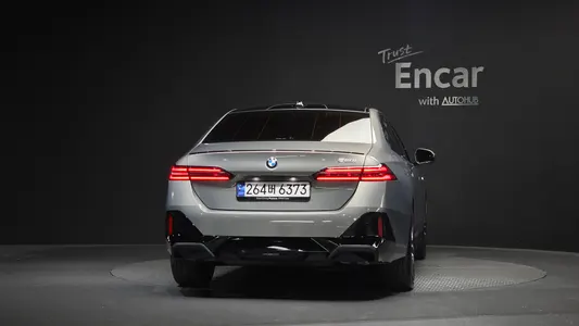 BMW 5 Series (G60) 520i 2024 4