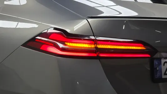 BMW 5 Series (G60) 520i 2024 23