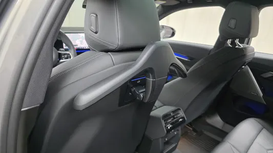 BMW 5 Series (G60) 520i 2024 32