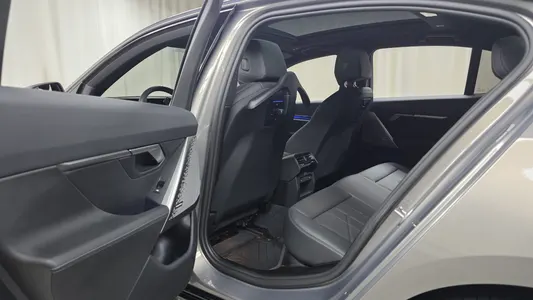 BMW 5 Series (G60) 520i 2024 30