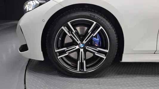 BMW 3 Series (G20) 320i M 2025 5