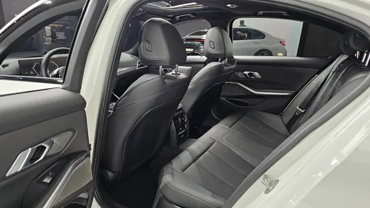 BMW 3 Series (G20) 320i M 2025 12