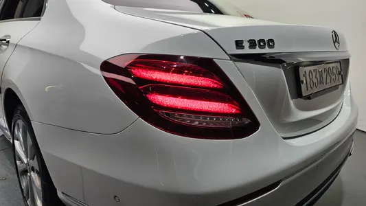 Mercedes-Benz E-Class W213 E300 4MATIC 2020 23