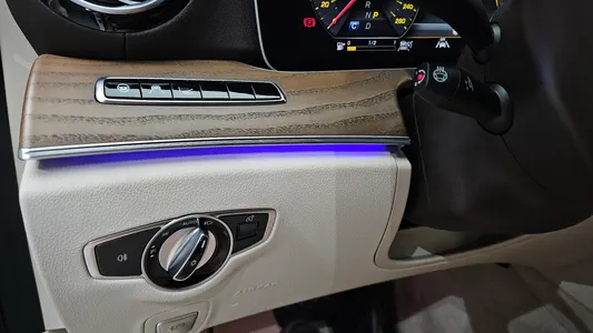 Mercedes-Benz E-Class W213 E300 4MATIC 2020 28