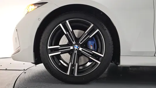 BMW 3 Series (G20) 320i M 2025 5