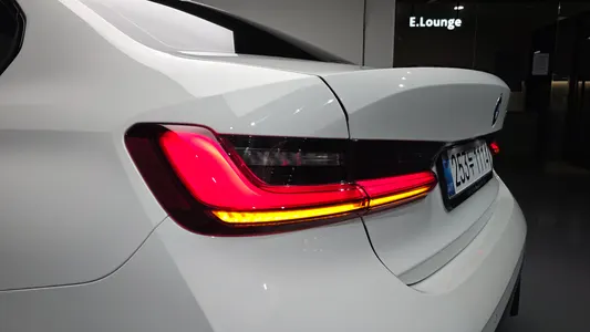 BMW 3 Series (G20) 320i M 2025 24