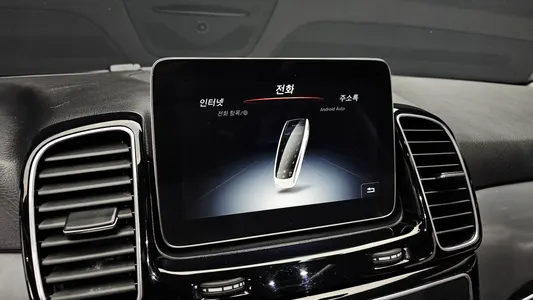 Mercedes-Benz GLE-Class W166 GLE350 d 4MATIC 2018 35