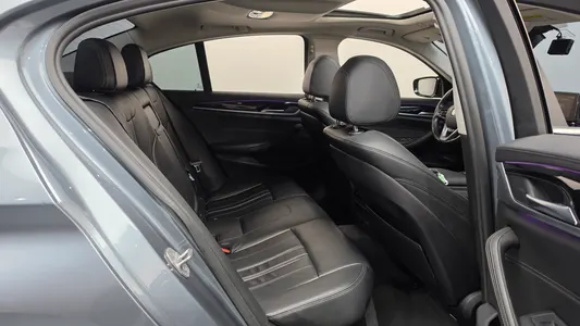 BMW 5 Series (G30) 520d 2017 11