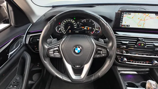 BMW 5 Series (G30) 520d 2017 13