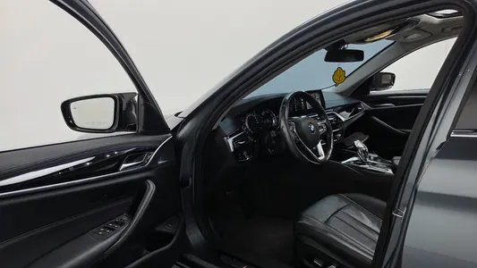 BMW 5 Series (G30) 520d 2017 10