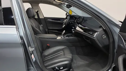 BMW 5 Series (G30) 520d 2017 26