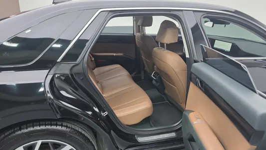 Hyundai (GN7) 2025 11