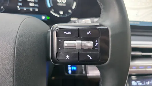 Hyundai (GN7) 2025 32