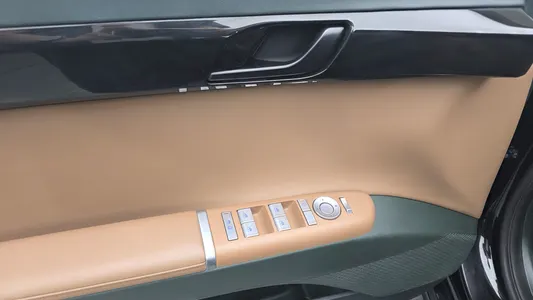 Hyundai (GN7) 2025 35