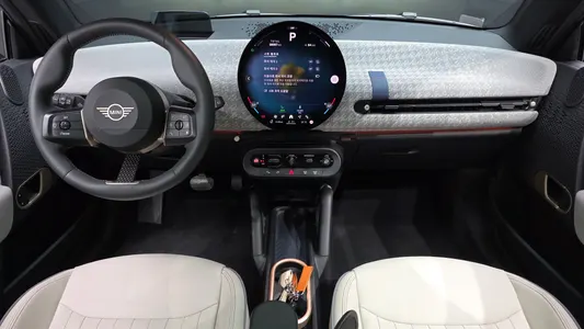 MINI 4 SE 2024 7