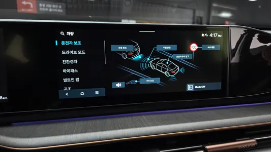 Hyundai (GN7) 2025 16