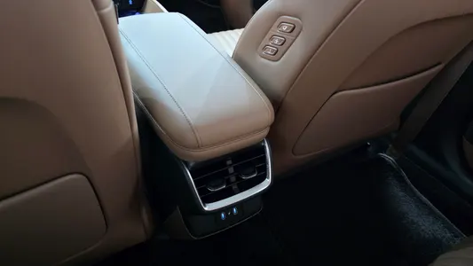 Hyundai (GN7) 2025 31