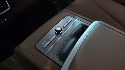 Hyundai (GN7) 2025 32