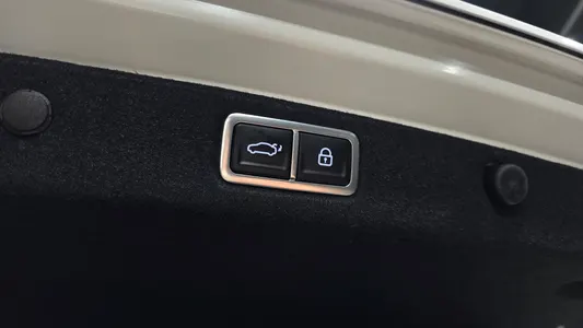 Hyundai (GN7) 2025 35