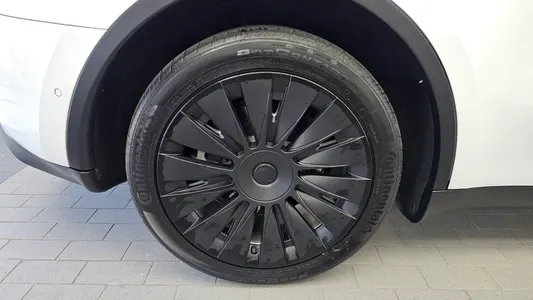 Tesla Y AWD 2022 5