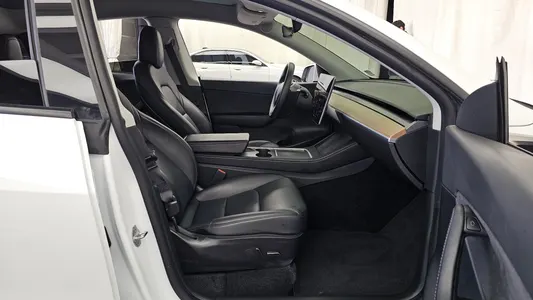 Tesla Y AWD 2022 11