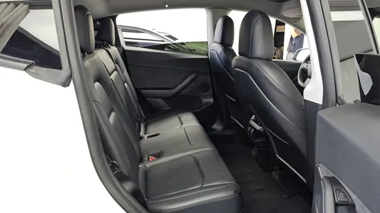 Tesla Y AWD 2022 12
