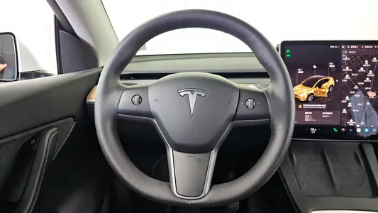 Tesla Y AWD 2022 13