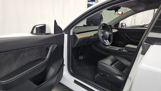 Tesla Y AWD 2022 10