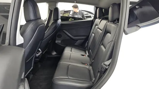 Tesla Y AWD 2022 26